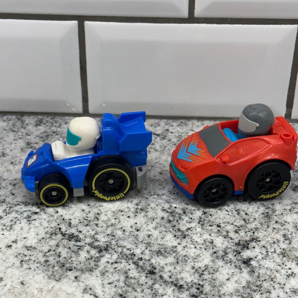 Fisher-Price Kids Little People Wheelies Race Cars Blue Red 2pk GMJ21 Racing